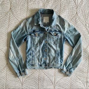 2/$30🍑 DYNAMITE Light Wash Jean Jacket